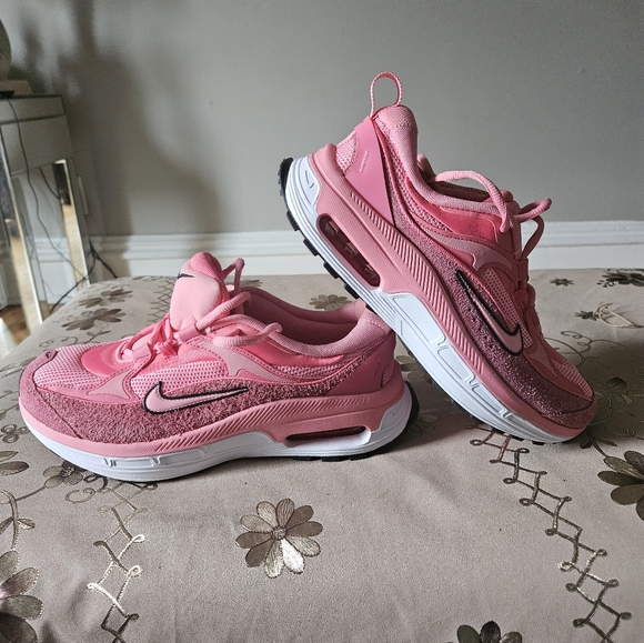 NWOB NIKE Women’s Air Max Bliss - Picture 2 of 7